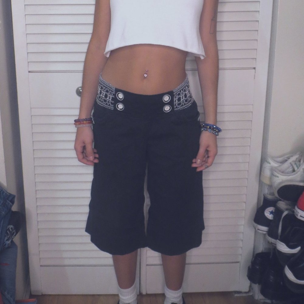 Jolt Black and White Low Waisted 2000s Jorts Size 9